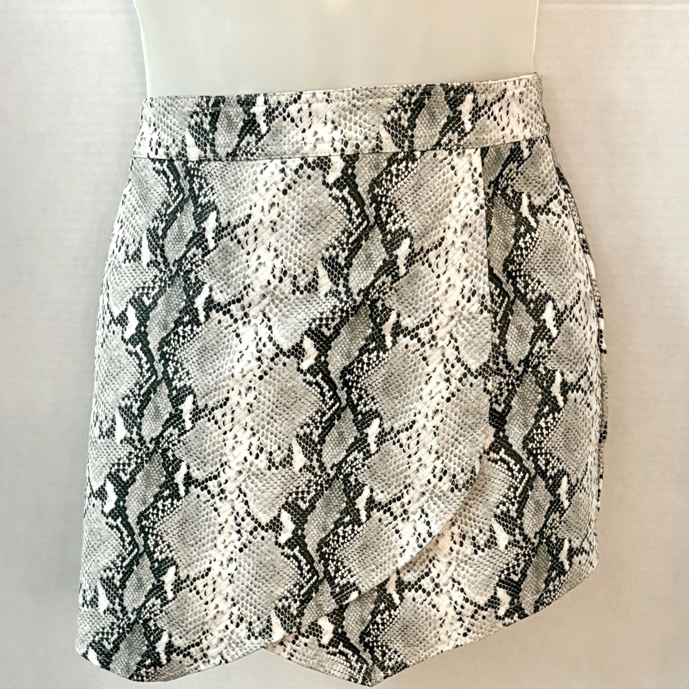 Cloud Ten Faux Leather Python Snake Print Wrap Skort Women’s size Large - Picture 4 of 14